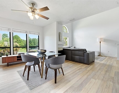2216 Stonington Avenue - Photo Thumbnail 15