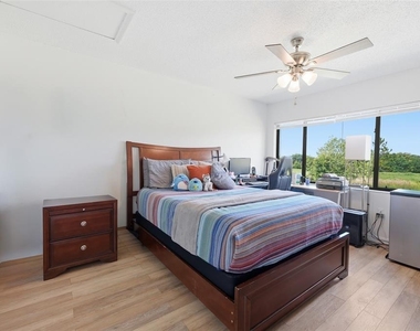 2216 Stonington Avenue - Photo Thumbnail 25