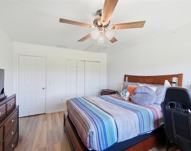 2216 Stonington Avenue - Photo Thumbnail 27