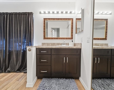 2216 Stonington Avenue - Photo Thumbnail 23
