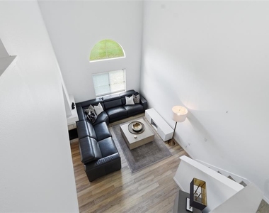 2216 Stonington Avenue - Photo Thumbnail 19