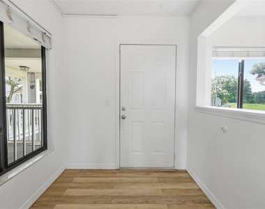 2216 Stonington Avenue - Photo Thumbnail 7