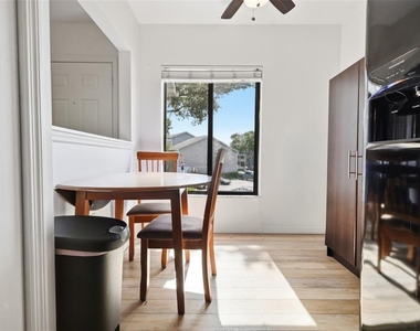 2216 Stonington Avenue - Photo Thumbnail 12