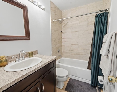2216 Stonington Avenue - Photo Thumbnail 28