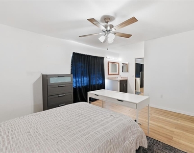 2216 Stonington Avenue - Photo Thumbnail 22