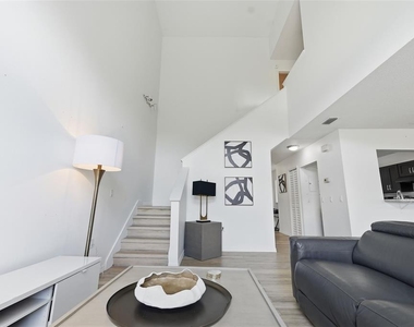 2216 Stonington Avenue - Photo Thumbnail 18