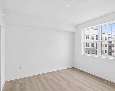 5563 Millenia Park Blvd - Photo Thumbnail 8