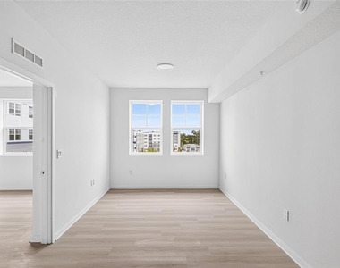 5563 Millenia Park Blvd - Photo Thumbnail 7