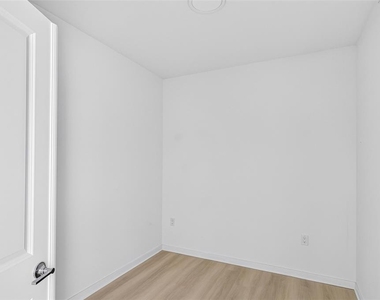 5563 Millenia Park Blvd - Photo Thumbnail 10