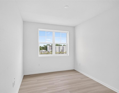 5563 Millenia Park Blvd - Photo Thumbnail 13