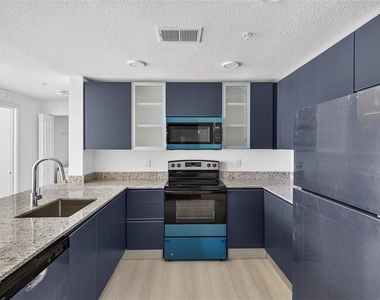 5563 Millenia Park Blvd - Photo Thumbnail 3