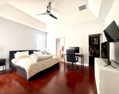5182 Walnut Ridge Drive - Photo Thumbnail 3