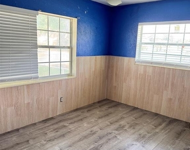 3995 40th Street N - Photo Thumbnail 10