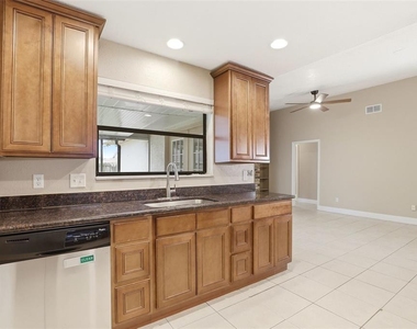 7320 Wethersfield Drive - Photo Thumbnail 4