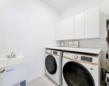 1061 Chasetree Lane - Photo Thumbnail 34