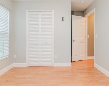 307 Woodbay Court - Photo Thumbnail 8