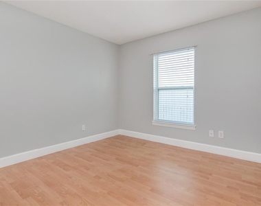 307 Woodbay Court - Photo Thumbnail 10