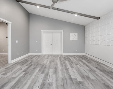 307 Woodbay Court - Photo Thumbnail 6