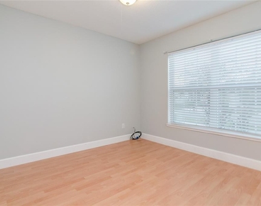 307 Woodbay Court - Photo Thumbnail 7