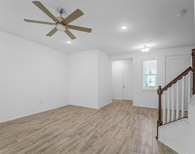 4044 Via Sienna Circle - Photo Thumbnail 2