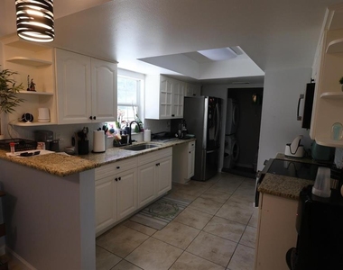 256 La Paz Drive - Photo Thumbnail 4