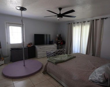 256 La Paz Drive - Photo Thumbnail 6