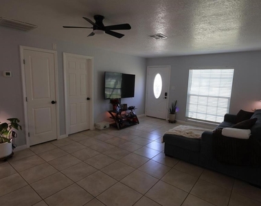 256 La Paz Drive - Photo Thumbnail 3