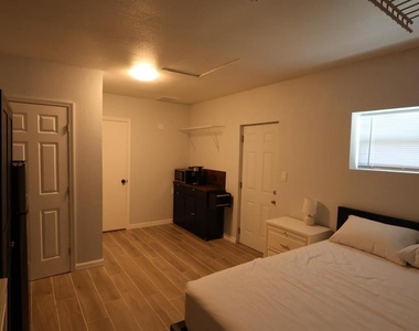256 La Paz Drive - Photo Thumbnail 10