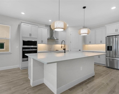 2091 Axel Street - Photo Thumbnail 6