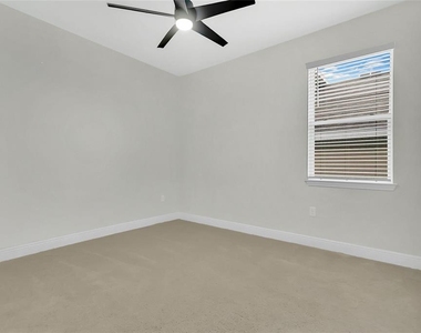 2091 Axel Street - Photo Thumbnail 16