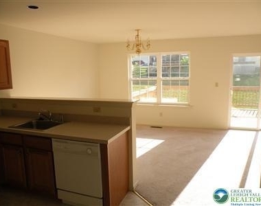 3751 Knight Drive - Photo Thumbnail 4