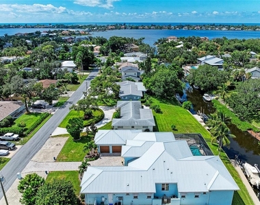 1837 Upper Cove Terrace - Photo Thumbnail 67