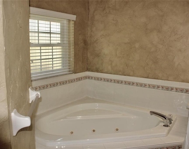6301 Neamathla Drive - Photo Thumbnail 15