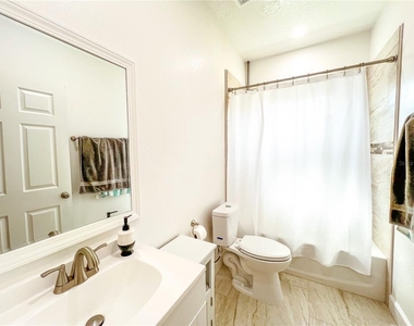 25230 Nw 2nd Avenue - Photo Thumbnail 11