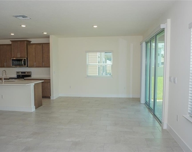 1400 Nw 127th Drive - Photo Thumbnail 9