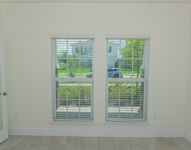1400 Nw 127th Drive - Photo Thumbnail 5