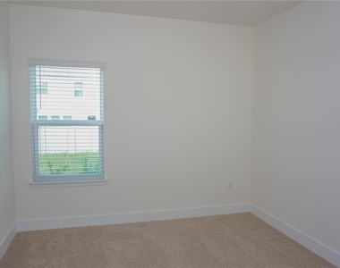 1400 Nw 127th Drive - Photo Thumbnail 14