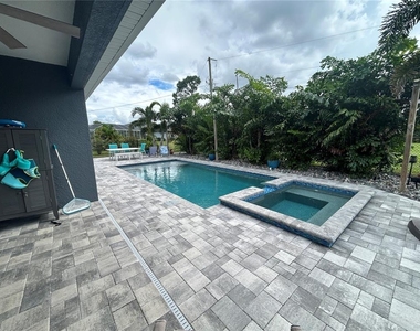 25427 Doredo Drive - Photo Thumbnail 3