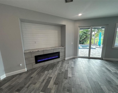 25427 Doredo Drive - Photo Thumbnail 8