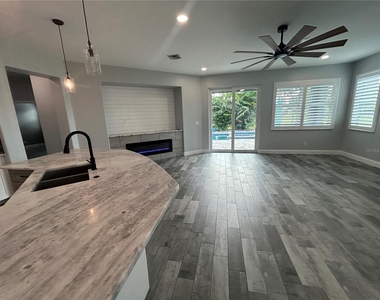 25427 Doredo Drive - Photo Thumbnail 7