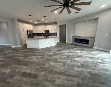 25427 Doredo Drive - Photo Thumbnail 6