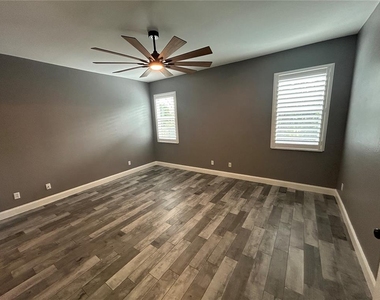 25427 Doredo Drive - Photo Thumbnail 11