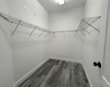 25427 Doredo Drive - Photo Thumbnail 13