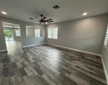 25427 Doredo Drive - Photo Thumbnail 4