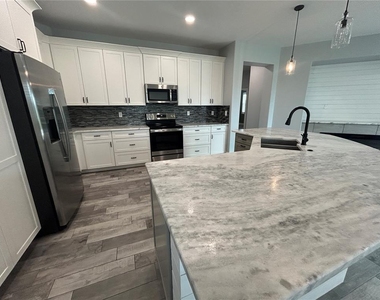 25427 Doredo Drive - Photo Thumbnail 9