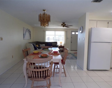 772 S Ellicott Circle - Photo Thumbnail 7