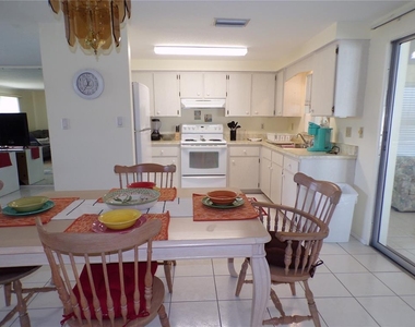 772 S Ellicott Circle - Photo Thumbnail 8