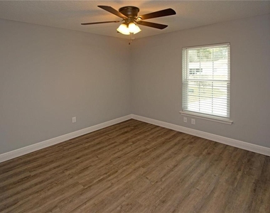9342/9344 N Peachtree Way - Photo Thumbnail 12
