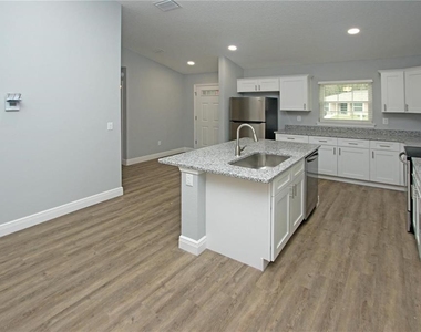 9342/9344 N Peachtree Way - Photo Thumbnail 7