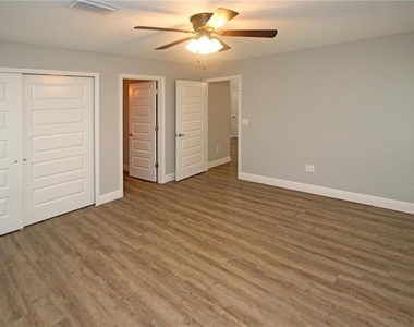 9342/9344 N Peachtree Way - Photo Thumbnail 16